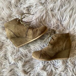 Cityclassified Olive Green Faux Suede Wedge Booties 6.5